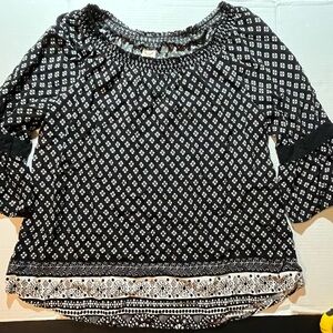 Faded Glory Black and White Geometric Blouse